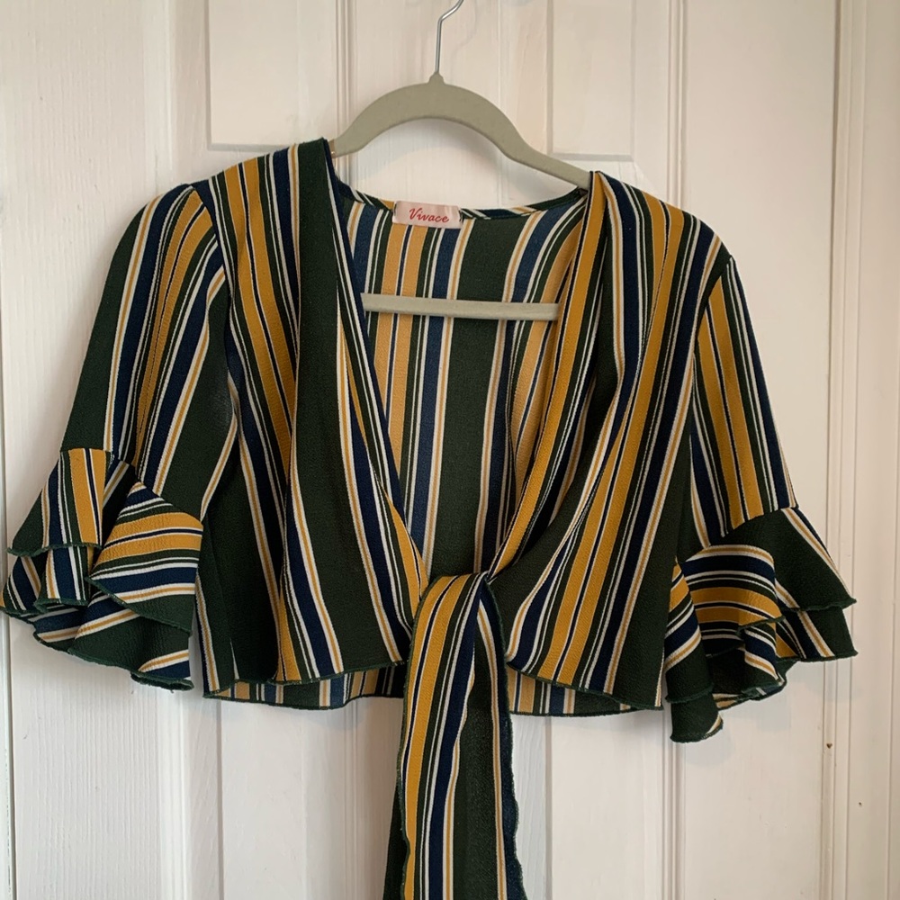 SIZE X-SMALL REALLY CUTE TIE UP CROP TOP WITH FLARE SLEEVES